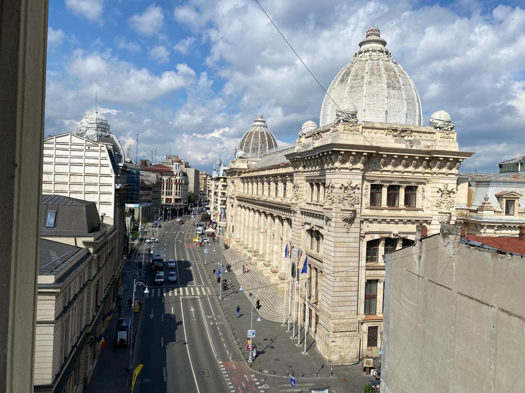 Apartment Old Town Overlooking - Vibrant 2br Bucharest