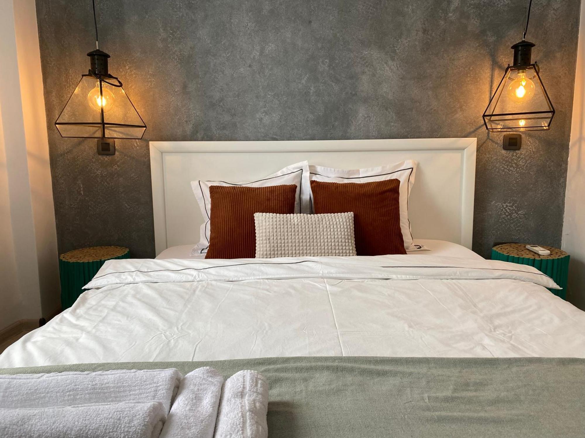 Old Town Overlooking - Vibrant 2br *
