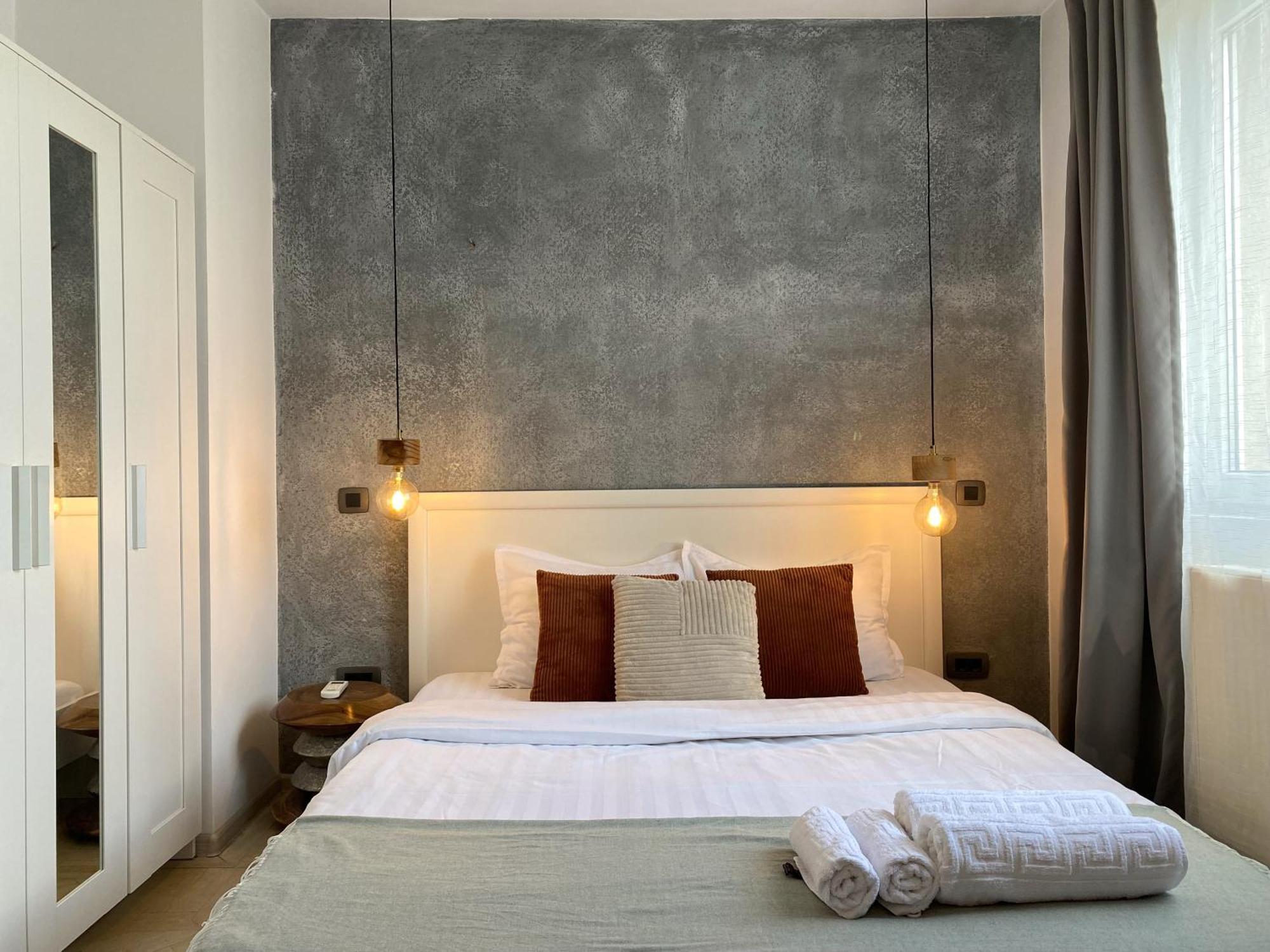 Old Town Overlooking - Vibrant 2br Apartment Bukarest